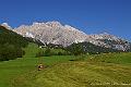 IMGP3237 (prati intorno a Cortina con sfondo le Tofane_Cortina)